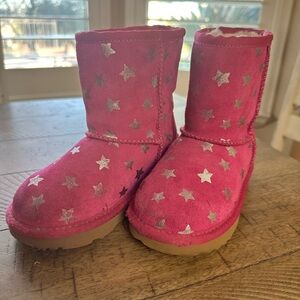 UGG CLASSIC SHORT II STARS FUSHIA BOOTS TODDLER US 9